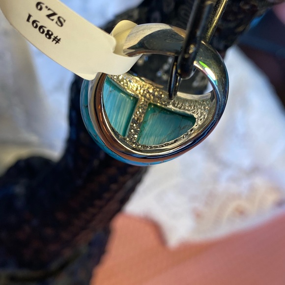 NWT TURQUOISE COLOR LARGE STONE SET IN SILVER COLOR METAL SIZE 9 - Picture 3 of 9